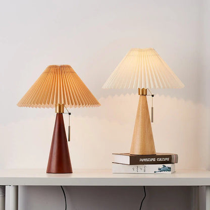 Japanische Holztischlampe mit plissiertem Stoffschirm