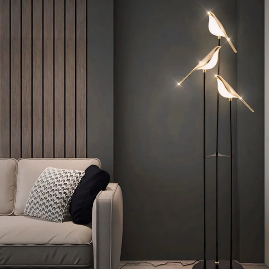 Moderne Vogel-LED-Stehlampe mit 3 Leuchtköpfen und goldenen Details