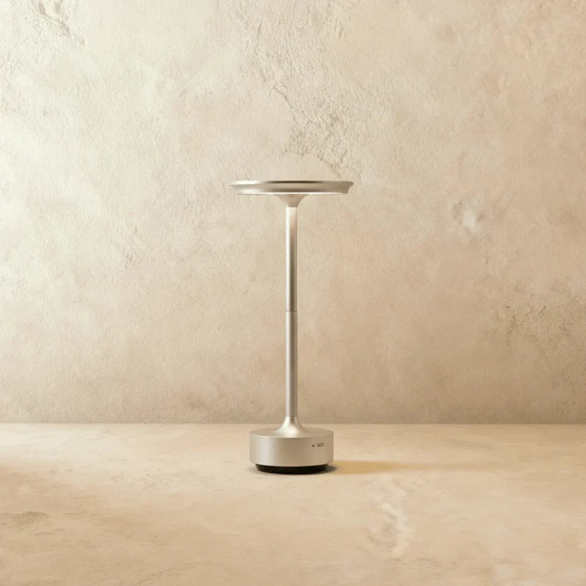 Moderne Metall-Tischlampe mit LED-Licht und Acrylschirm – USB-wiederaufladbar